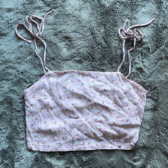 Brandy Melville Dena Tank - Picture 2 of 10